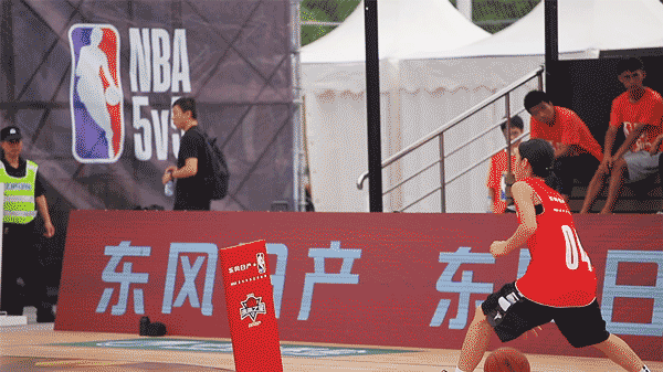 最后由盛世杰青篮球队斩获广州站冠军 竞争激烈不止5v5 还有这群少年